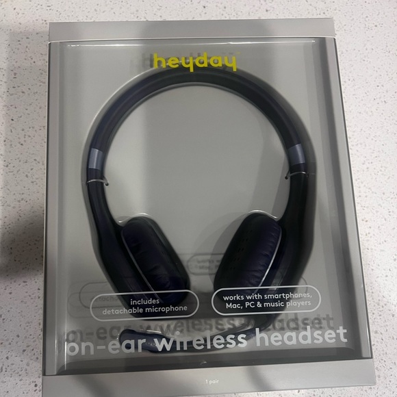 heyday Other - 𝅺Brand New Wireless Headphones with Aux Cord & detachable mic!